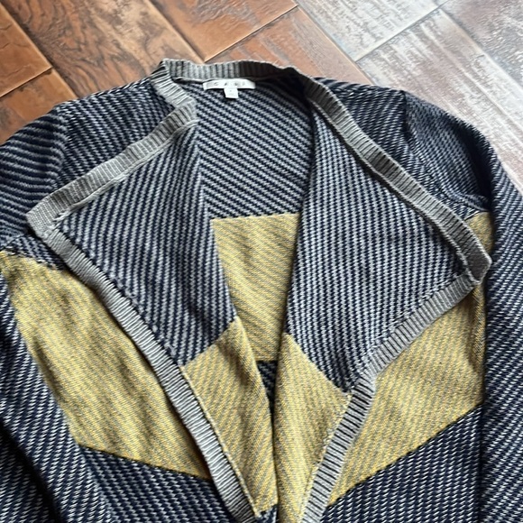 Cabi Cardigan Style 467 - Size Medium - Picture 4 of 11